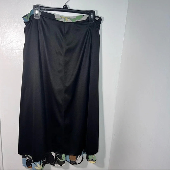 Silkland, 12, pleated, flowing,large floral lined maxi side zip closure - Picture 7 of 7